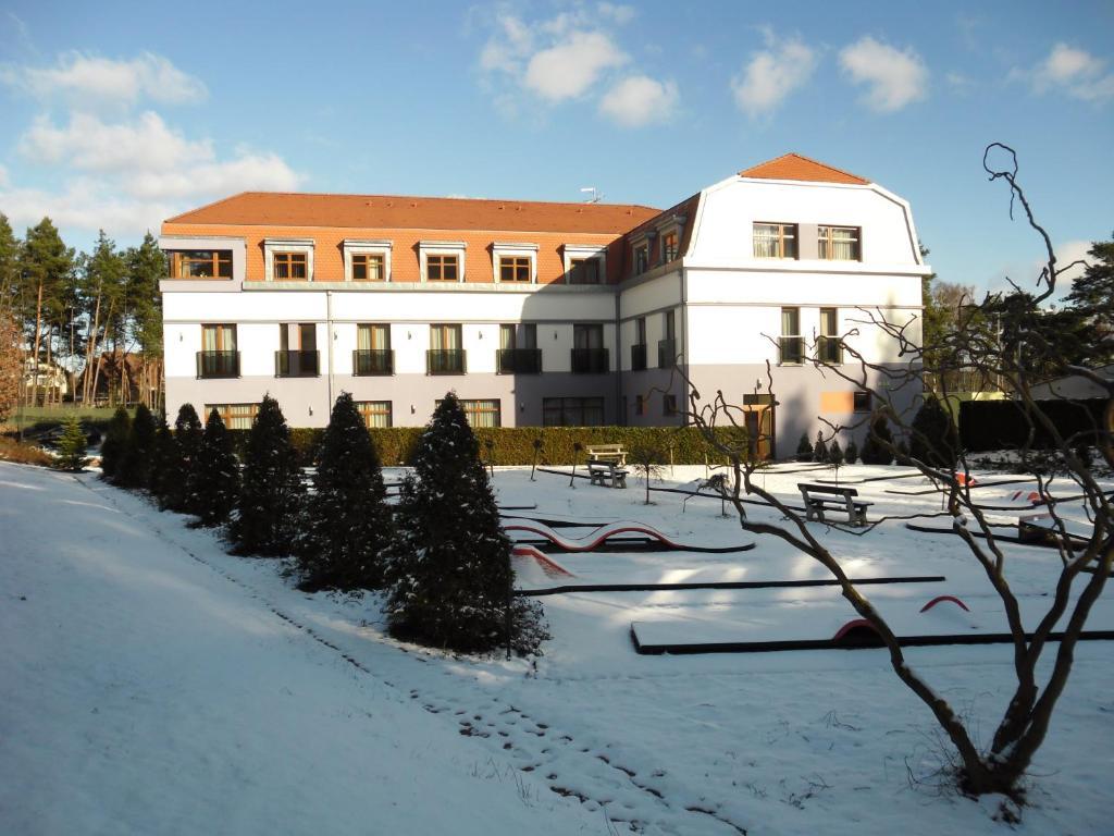 Hotel Sport Zruč Buitenkant foto