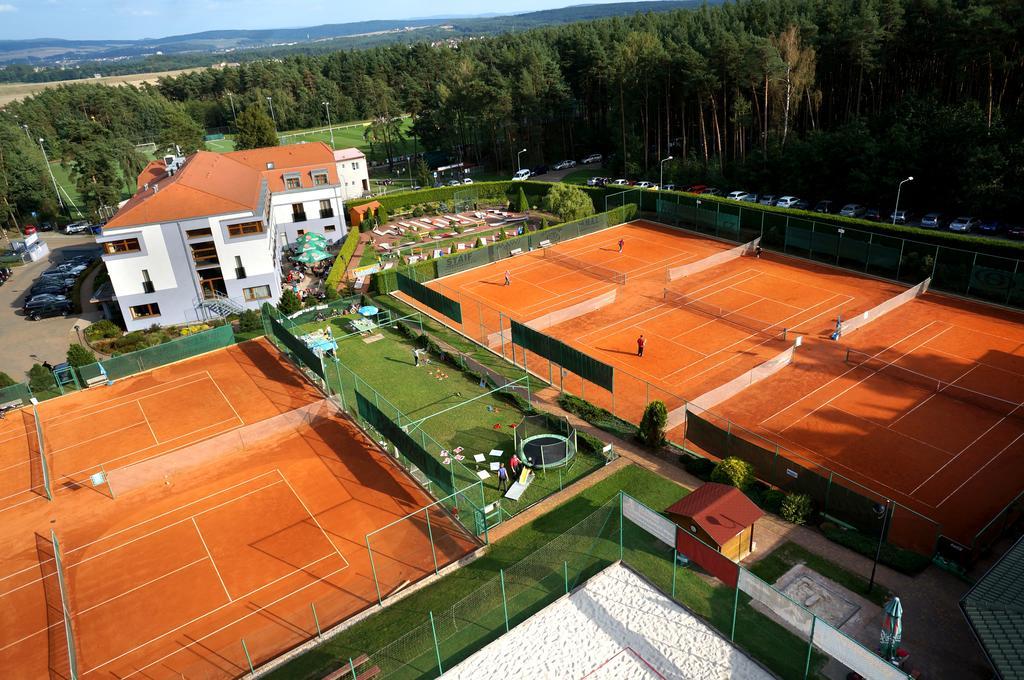 Hotel Sport Zruč Buitenkant foto