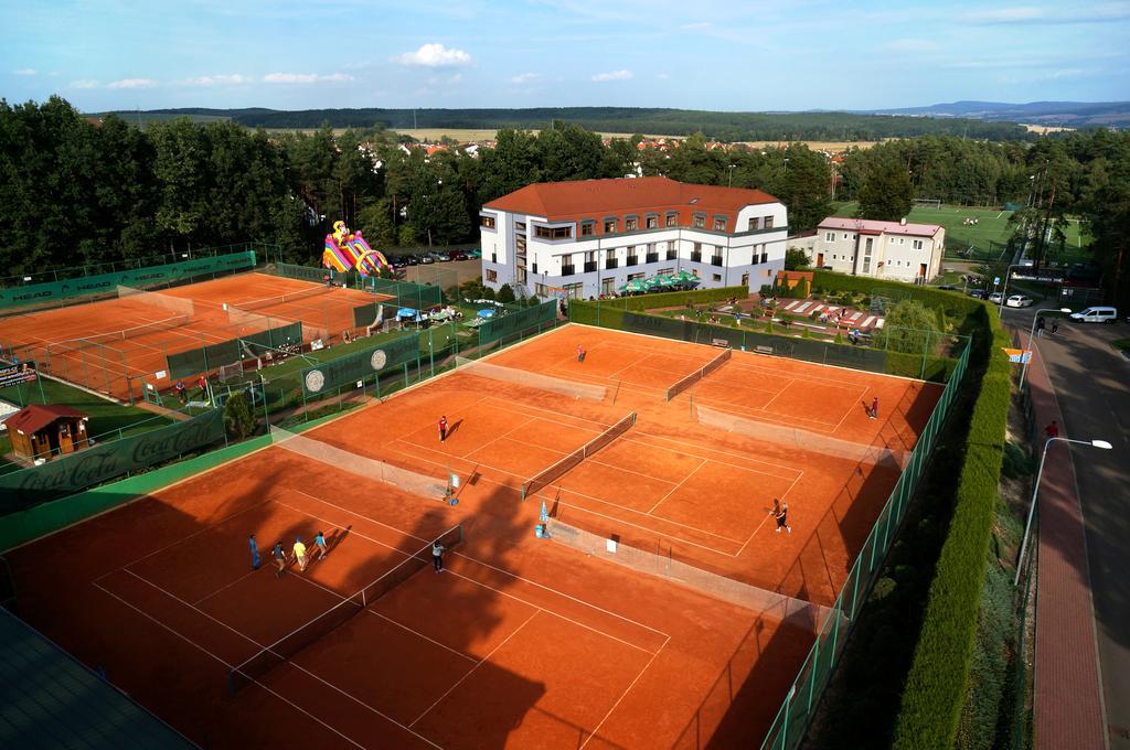 Hotel Sport Zruč Buitenkant foto