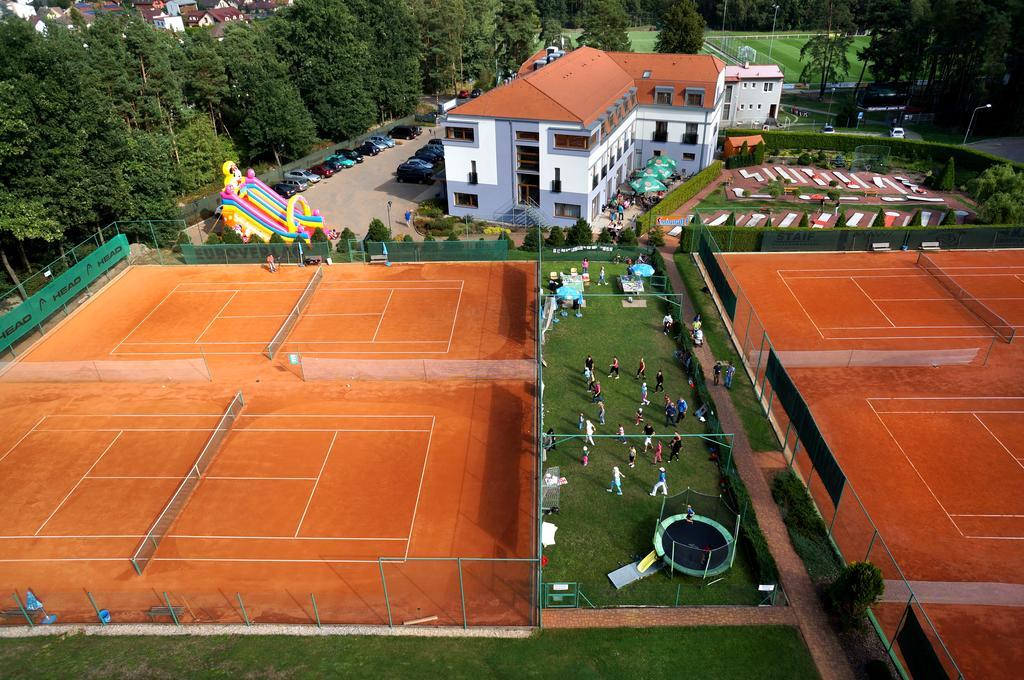 Hotel Sport Zruč Buitenkant foto