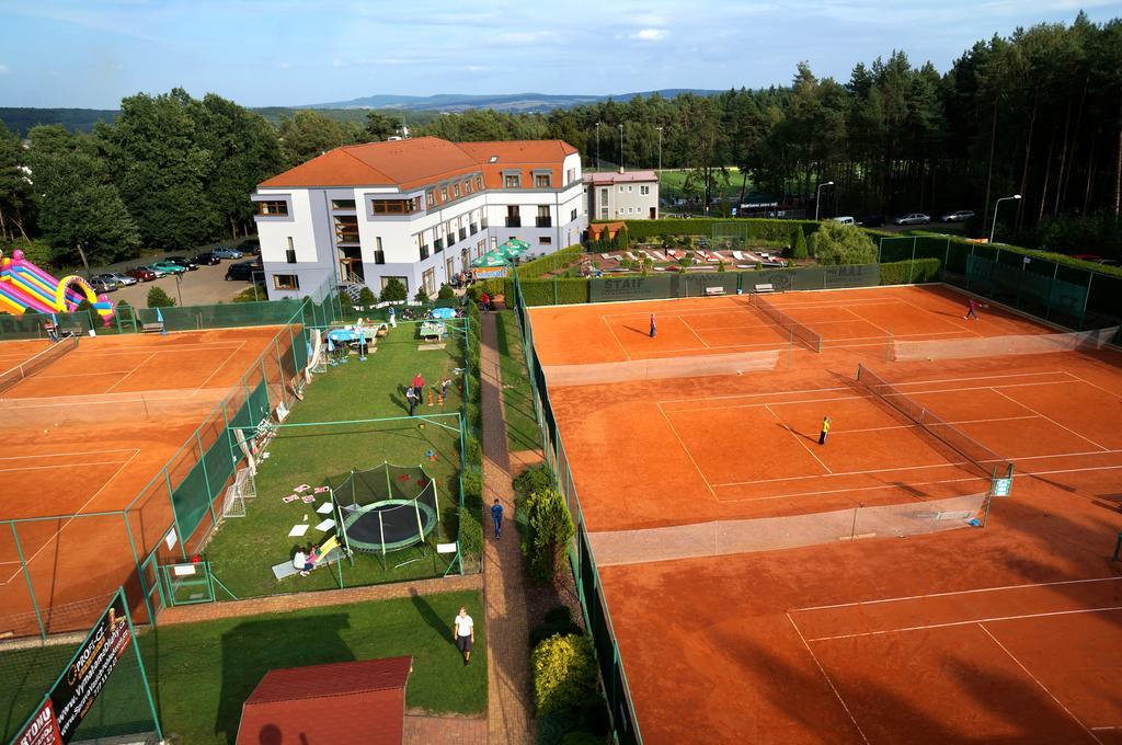 Hotel Sport Zruč Buitenkant foto